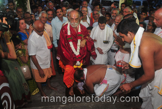 Gokarna Mutt Swamiji reached Mangalore 1